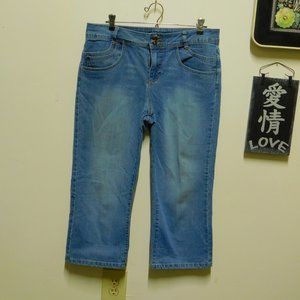 🔥 5/$40 French Cuff Embellished 7 pocket Capri